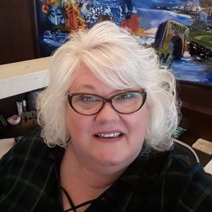 Meet your Posher, Dee